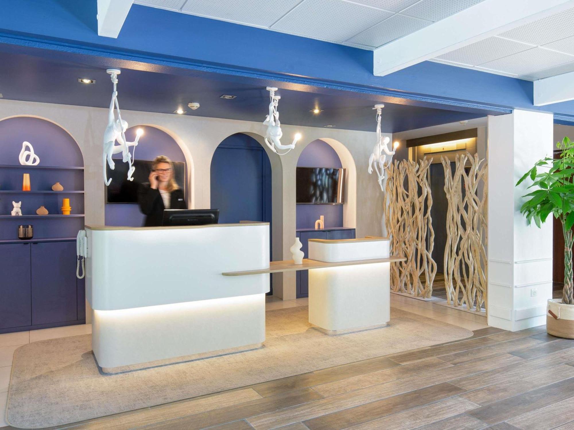 Novotel Pont De L'arc Hotel 4*